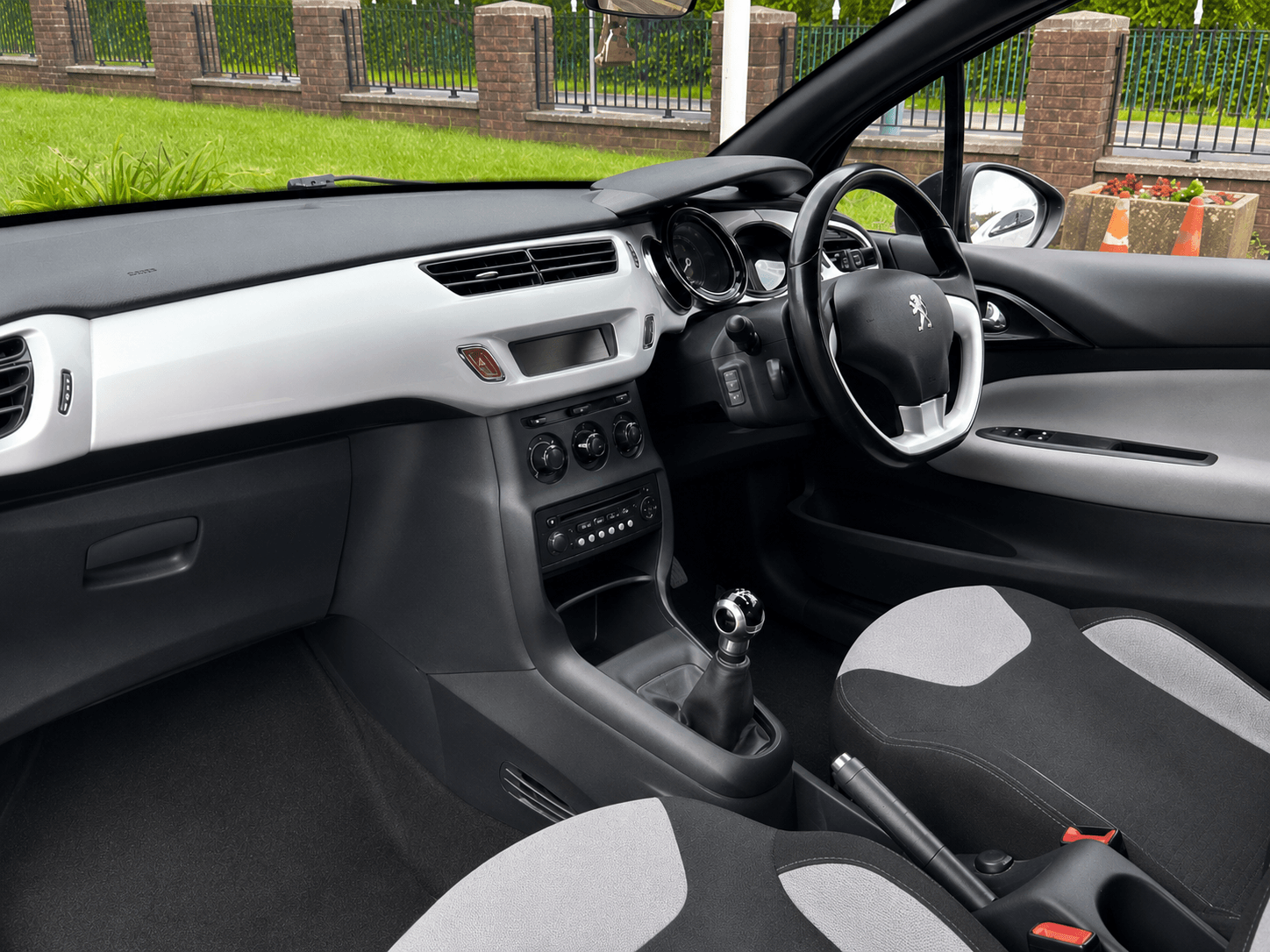 Front cabin after CarPack AI cleanup